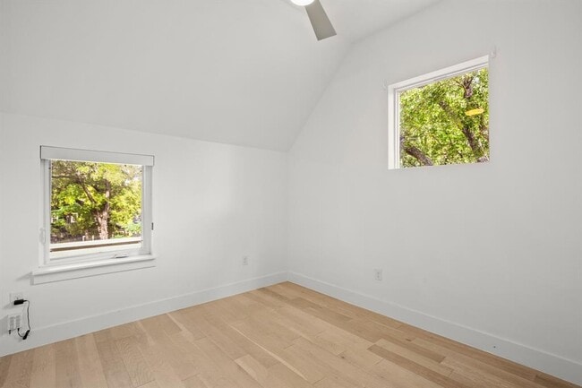 Building Photo - 4608 Santa Anna St