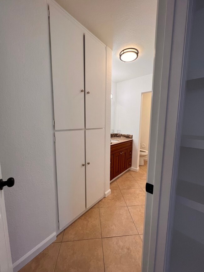 Building Photo - 22724 Figueroa St