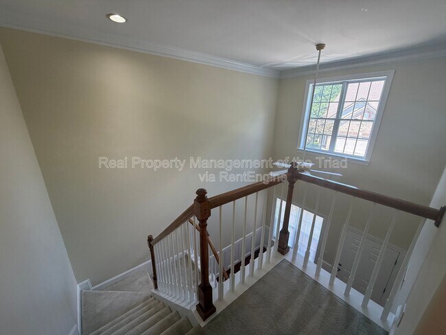 Building Photo - 103 Southlake Ct