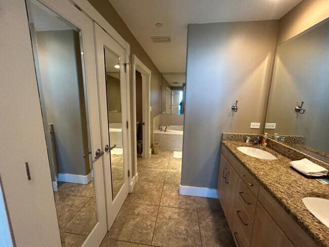 Building Photo - 521 W Beach Blvd