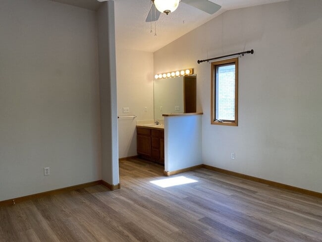 Building Photo - 2325 Northbrook Dr