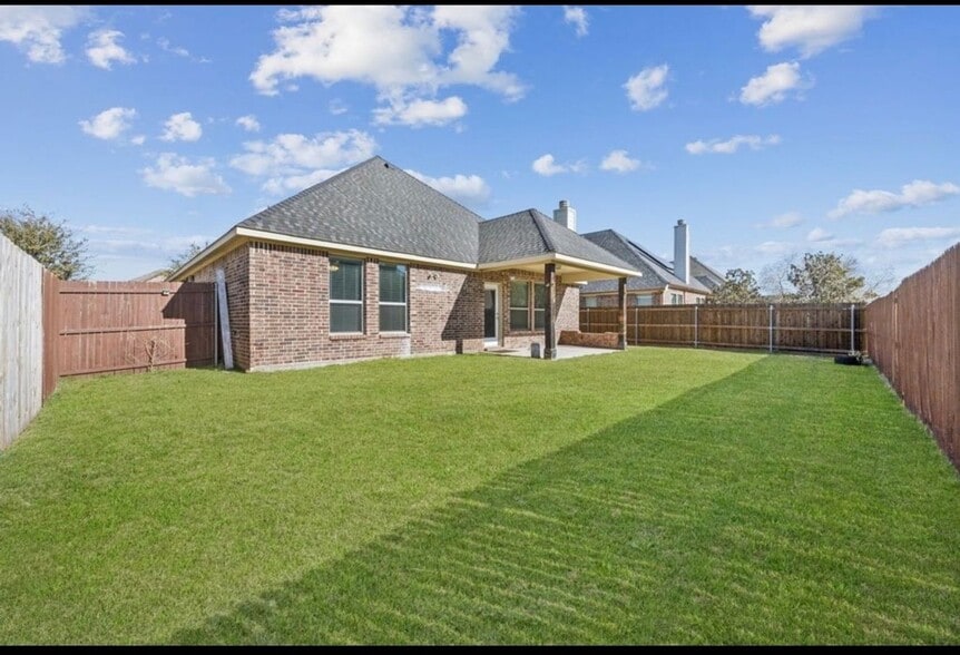Building Photo - 725 Gray Washington Dr