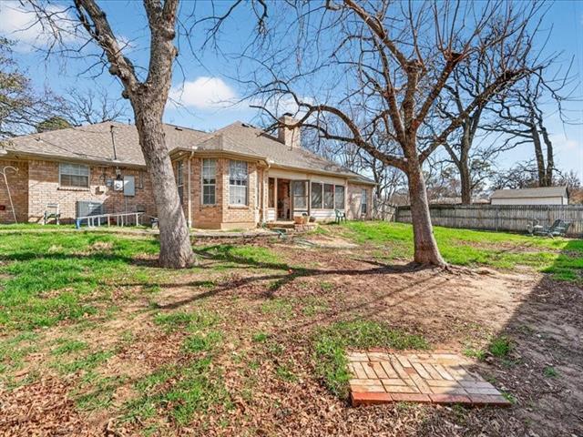 Building Photo - 1704 S Bowen Rd