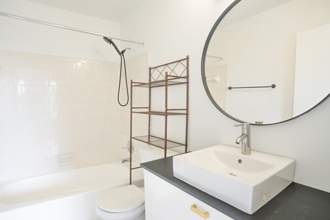 Building Photo - 8202 Ashford Blvd