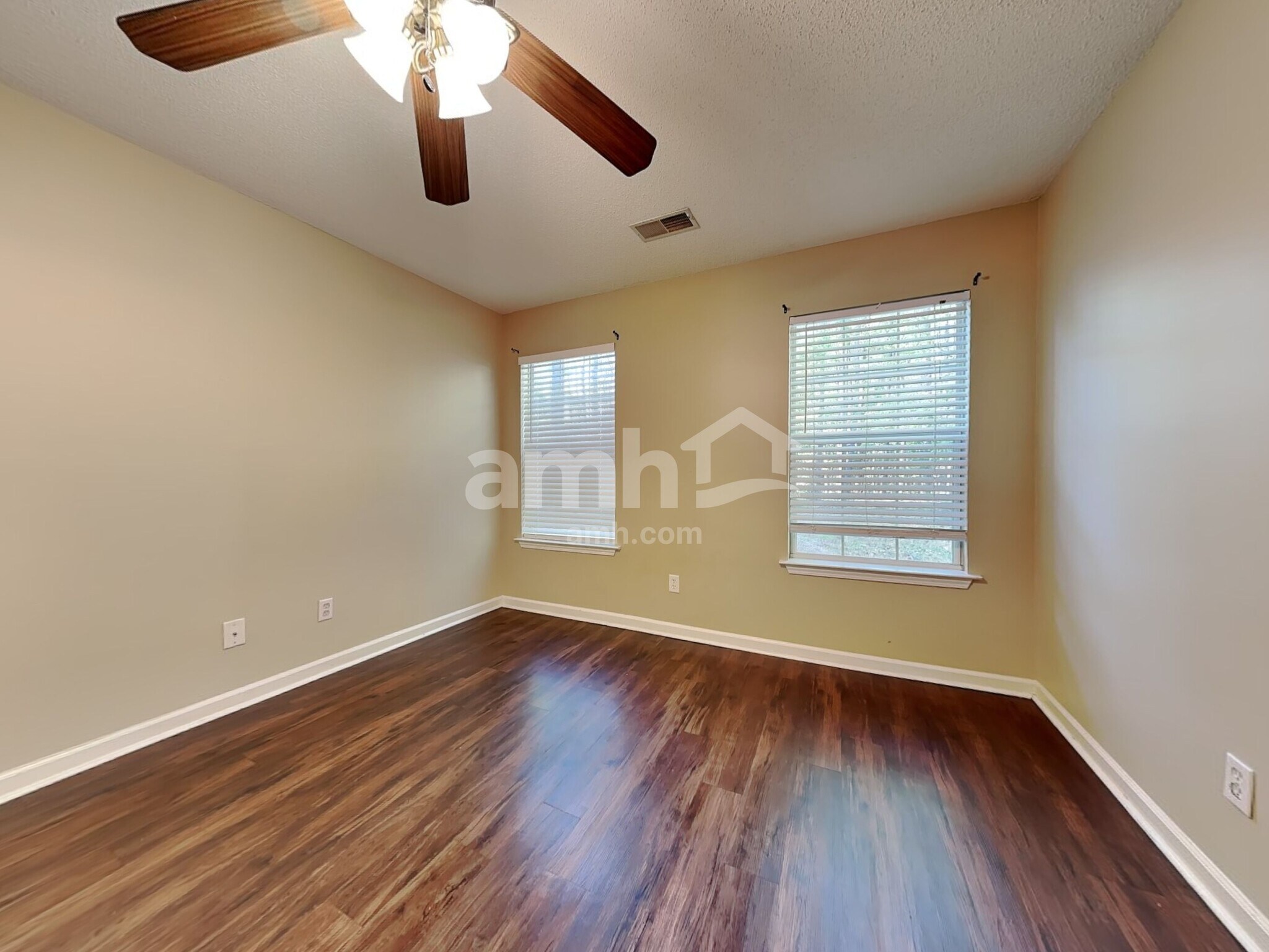 Building Photo - 634 Coopers Ln N