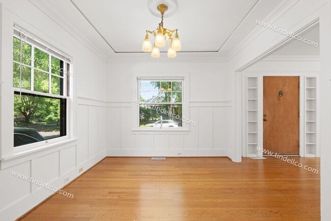 Building Photo - Charming Hosford-Abernethy Craftsman – 3 Bedroom Home w/ Fenced Yard - Pets Welcome!