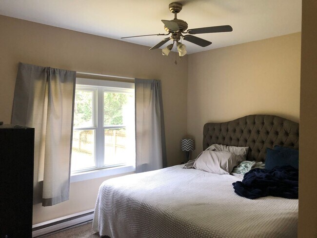 Building Photo - Cute 2 Bedroom in Wonder Lake! Large Fenced Yard!