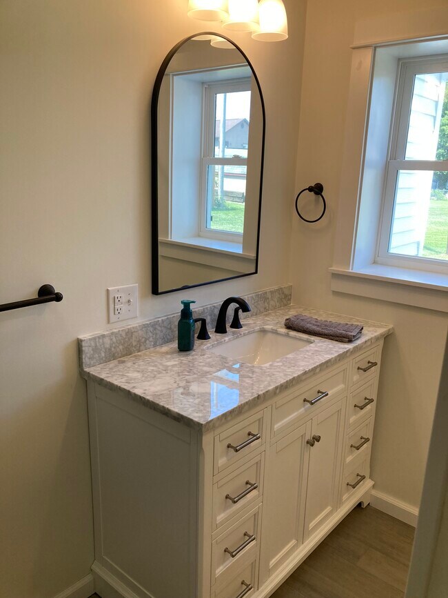 Building Photo - 18 Fairfield Ave