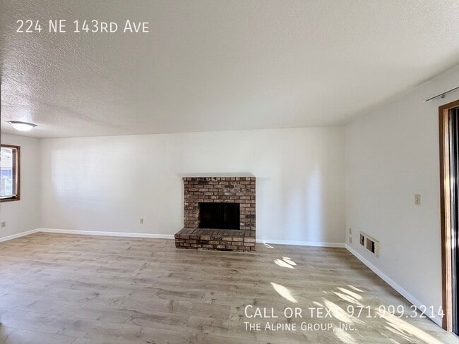 Building Photo - 224 NE 143rd Ave