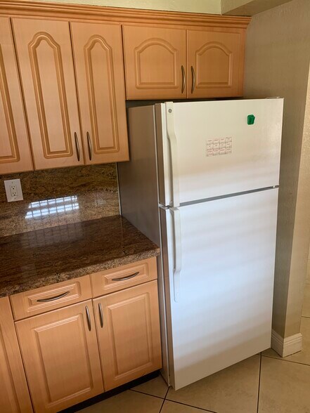 Building Photo - 1335 W 68th St