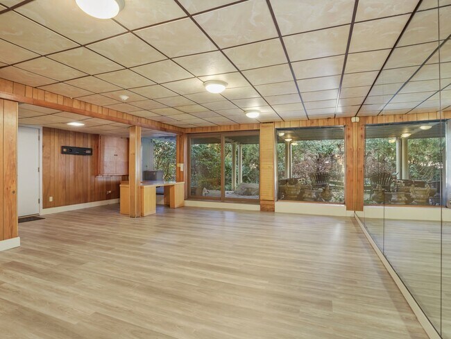 Building Photo - 8 Bayberry Ridge Rd