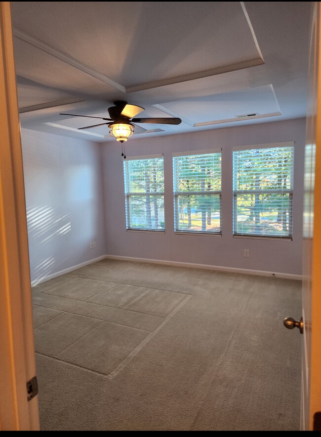 Building Photo - 71 Pocono Dr