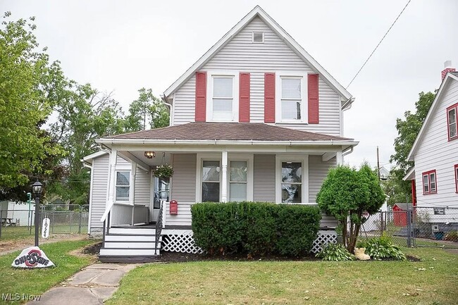 Primary Photo - 4 Bedroom 1 Bathroom House in Lorain