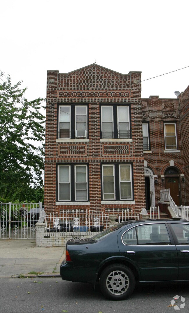 Primary Photo - 711 Shepherd Ave