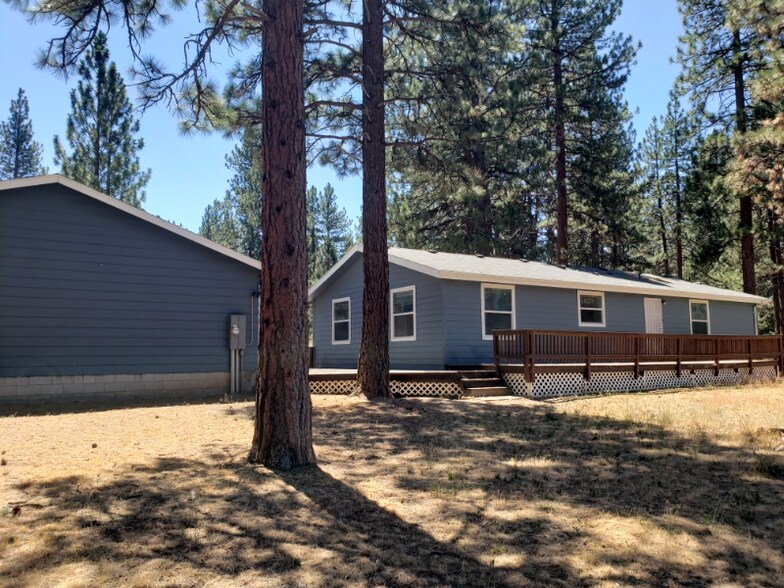 Building Photo - 699-495 Circle Ct