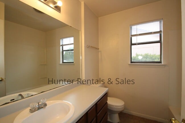 Building Photo - Too Cute!