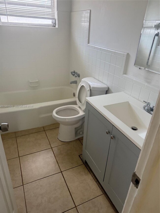 Building Photo - 1231 NW 19th Ct