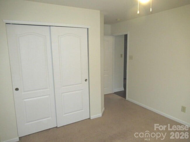 Building Photo - 122 Anastasia Ln