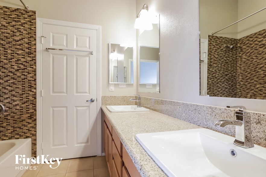 Building Photo - 6707 Pocket Wood St