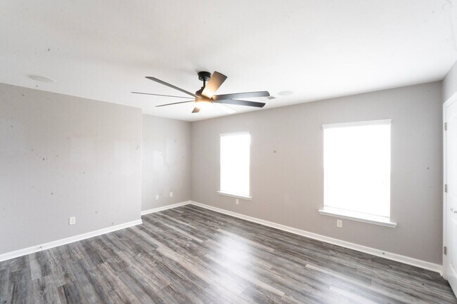 Building Photo - Coming Available!