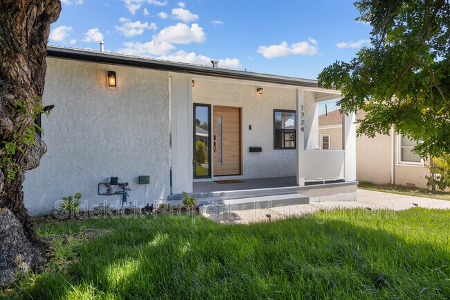 Building Photo - 1724 S Fairfax Ave