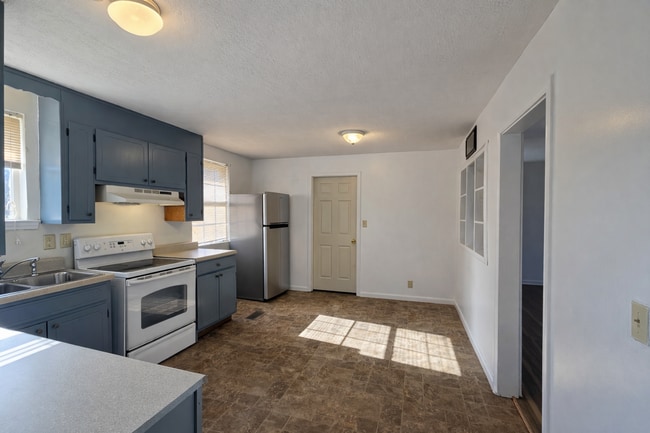 Building Photo - Charming 3 Bedroom 1 Bathroom Brick Home