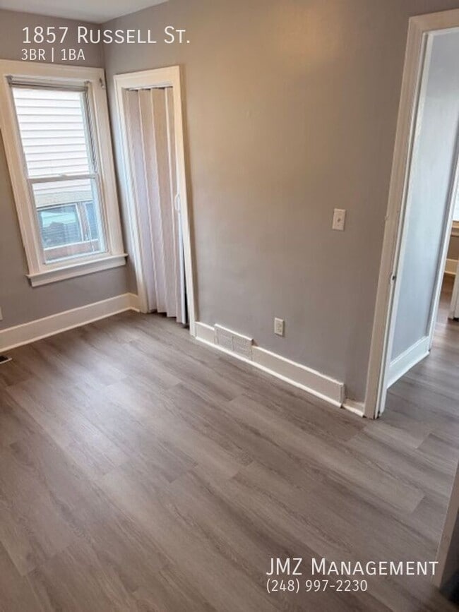 Building Photo - 1857 Russell Ave