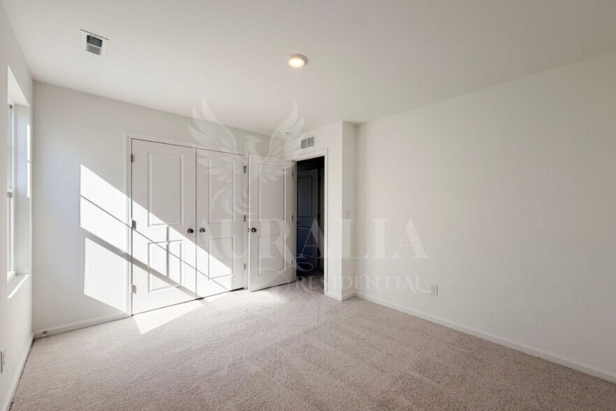 Building Photo - 1036 Red Finch Way