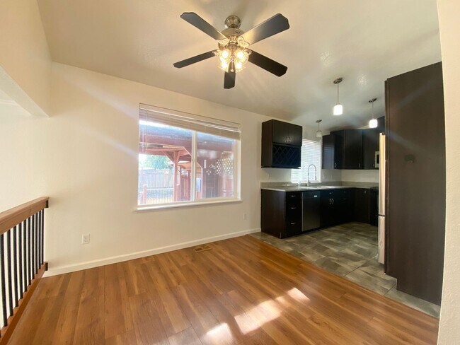 Building Photo - Charming 3 bedroom Federal Way home