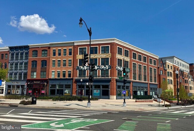 Building Photo - 1711 D St SE