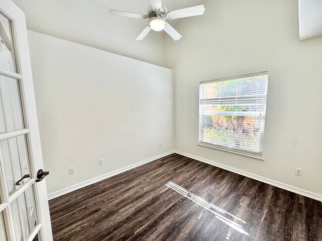 Building Photo - ** TUSCANY COVE ** 3 BED / 2 BATH - VILLA ...
