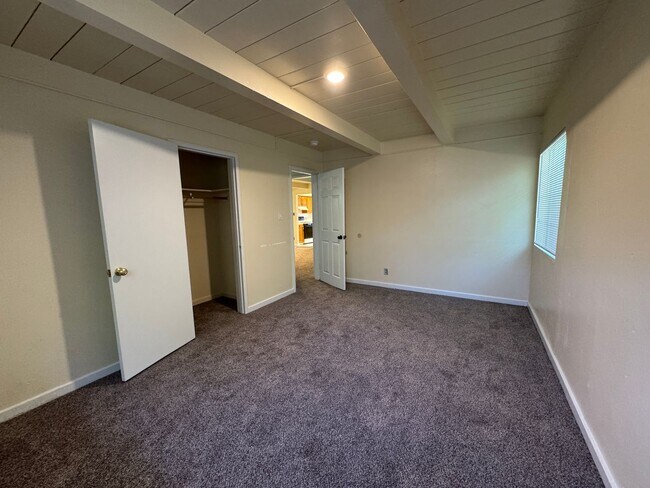 Building Photo - 6542 Leesburg Pl