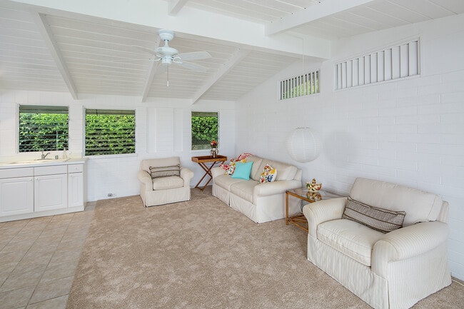 Building Photo - Very clean and bright 1 bedroom, 2 bath in Lanikai with views! All utilities!