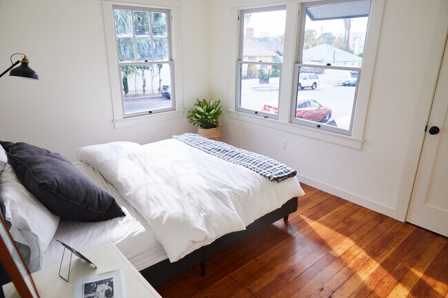 Building Photo - 149 S Vendome St