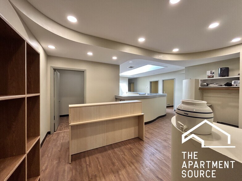 Building Photo - 4956 W Irving Park Rd