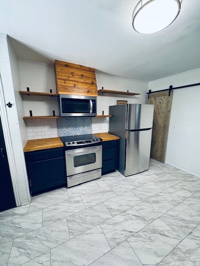 Building Photo - Quaint 3 bedroom in the Wilshire Addition ...