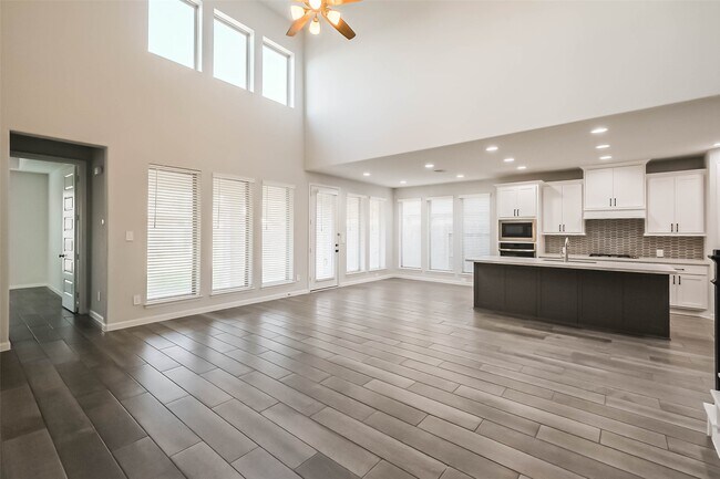 Building Photo - 8823 Morning Glow Dr