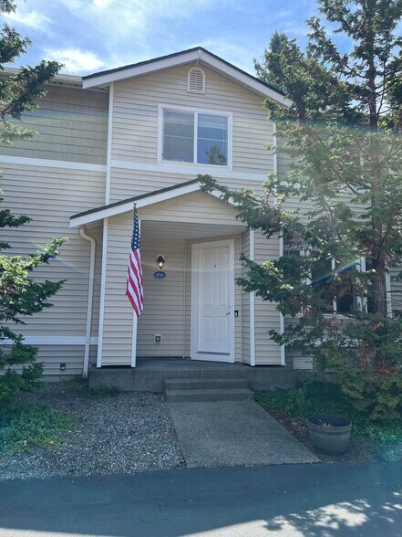 Building Photo - 2648 Mitchell Ave