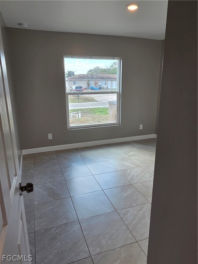 Building Photo - 1117 Gordon Ave S