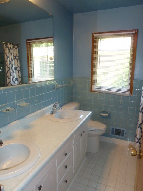 Building Photo - Walk to Campus! Incredible location, amazi...