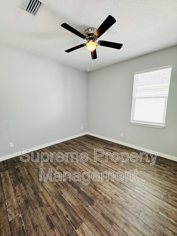 Building Photo - 6073 Vermont Ave