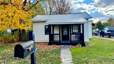 Building Photo - 1821 W 17th St