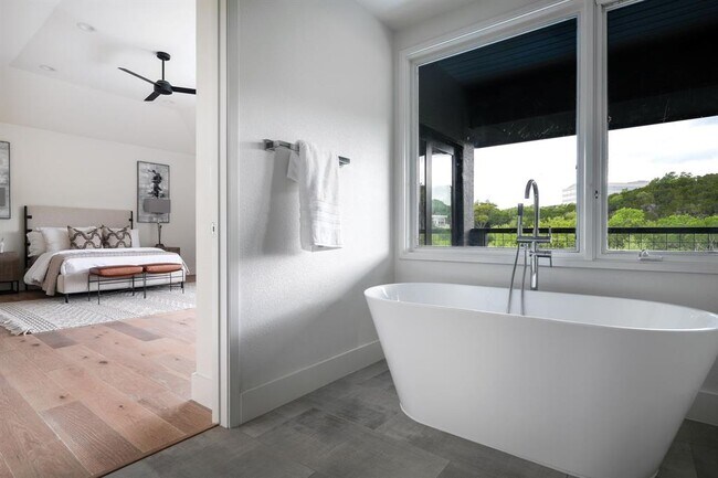 Building Photo - 1716 Bartoncliff Dr