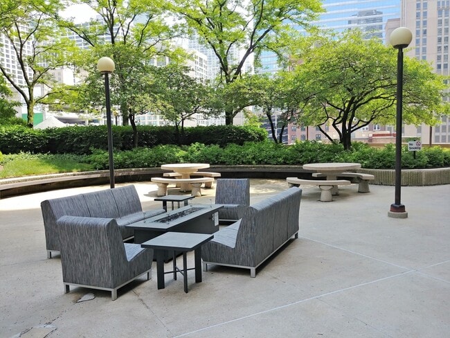 Building Photo - 10 E Ontario St