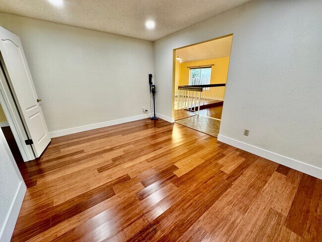 Building Photo - Spacious 4 Bed/2Ba Home in Richmond with Large Backyard!