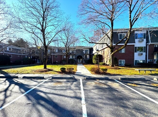 Building Photo - 80 Walnut St