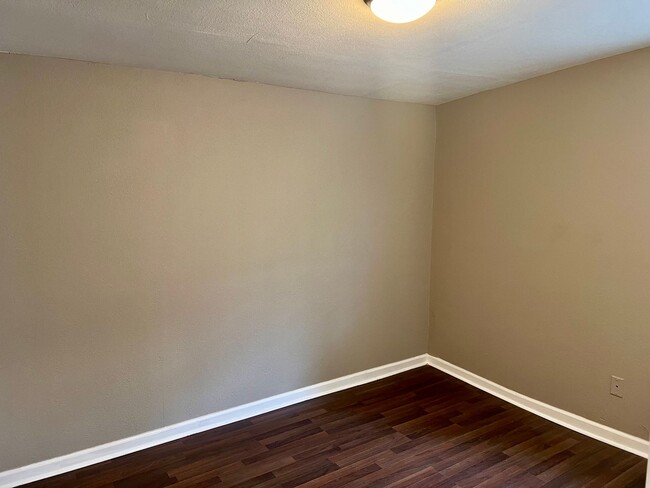 Building Photo - West End Home FOR RENT!