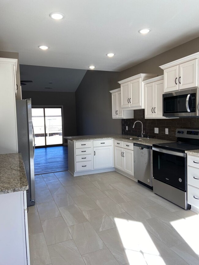 Building Photo - 307 Deerfield Dr