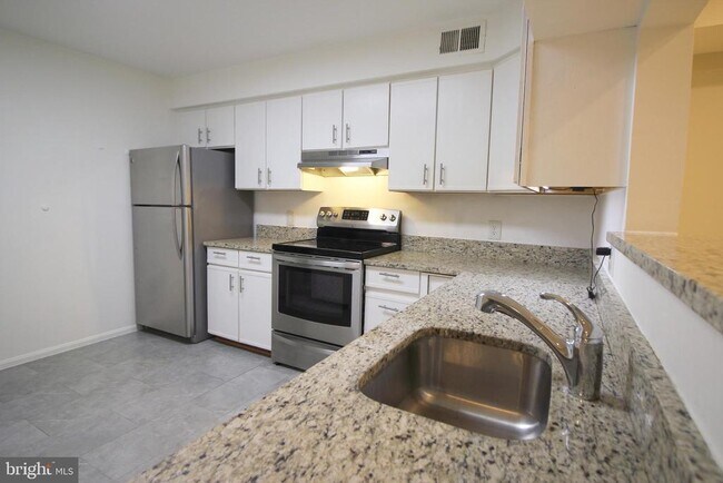 Building Photo - 2233 Lovedale Ln