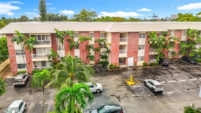 Building Photo - 2424 SE 17th St